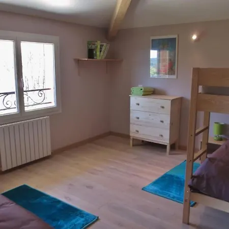 T3 Dans Propriete De 5000m2 Avec Piscine *